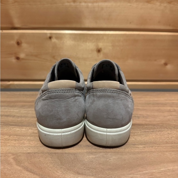 Like New Ecco Soft 7 Zip Leather Sneaker Women's Warm Grey - US Size 5 / EU 36 - Picture 4 of 10